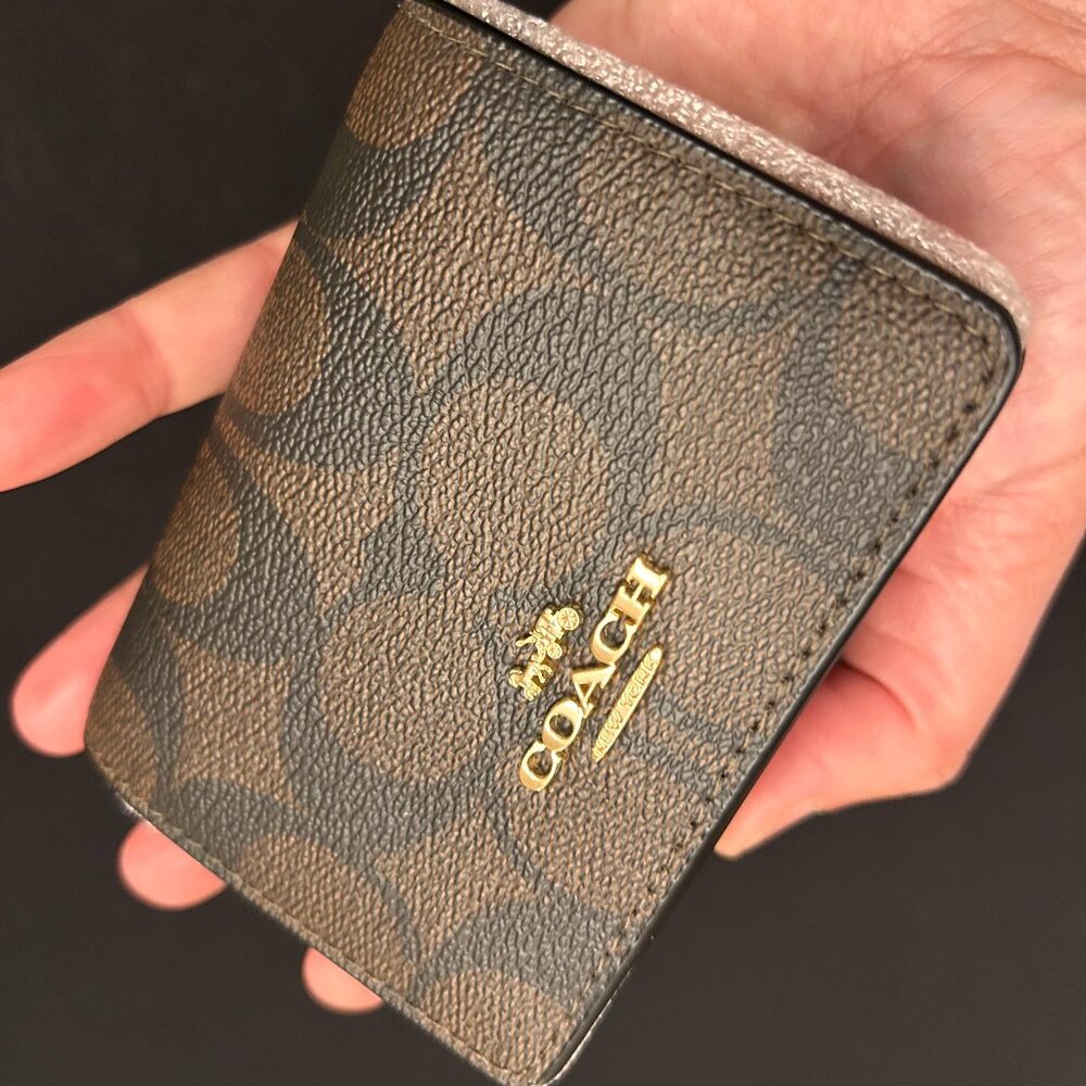 NEW Coach Shoulder/Crossbody Small Wallet-Purse.